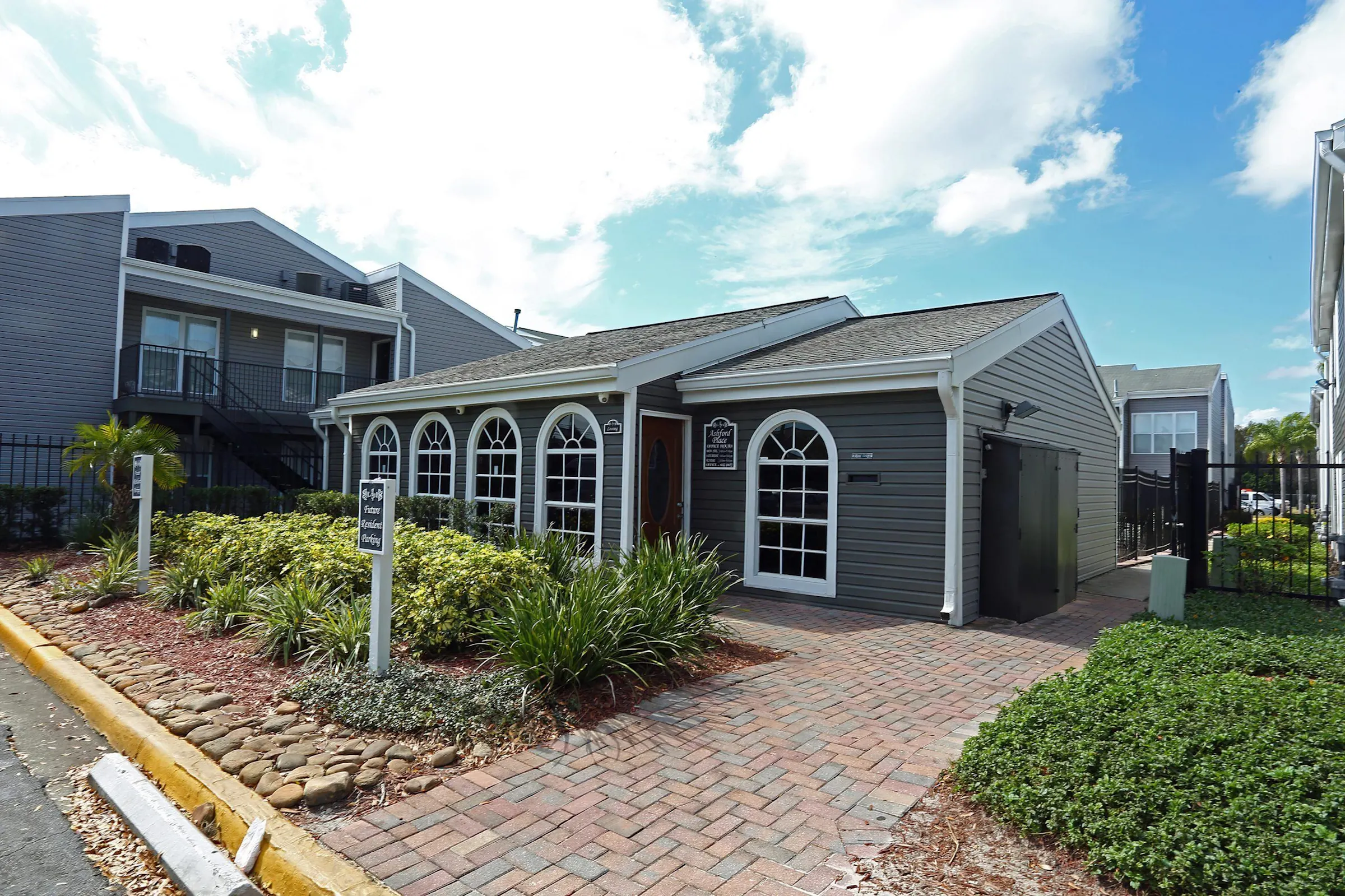 Palm Avenue leasing office
